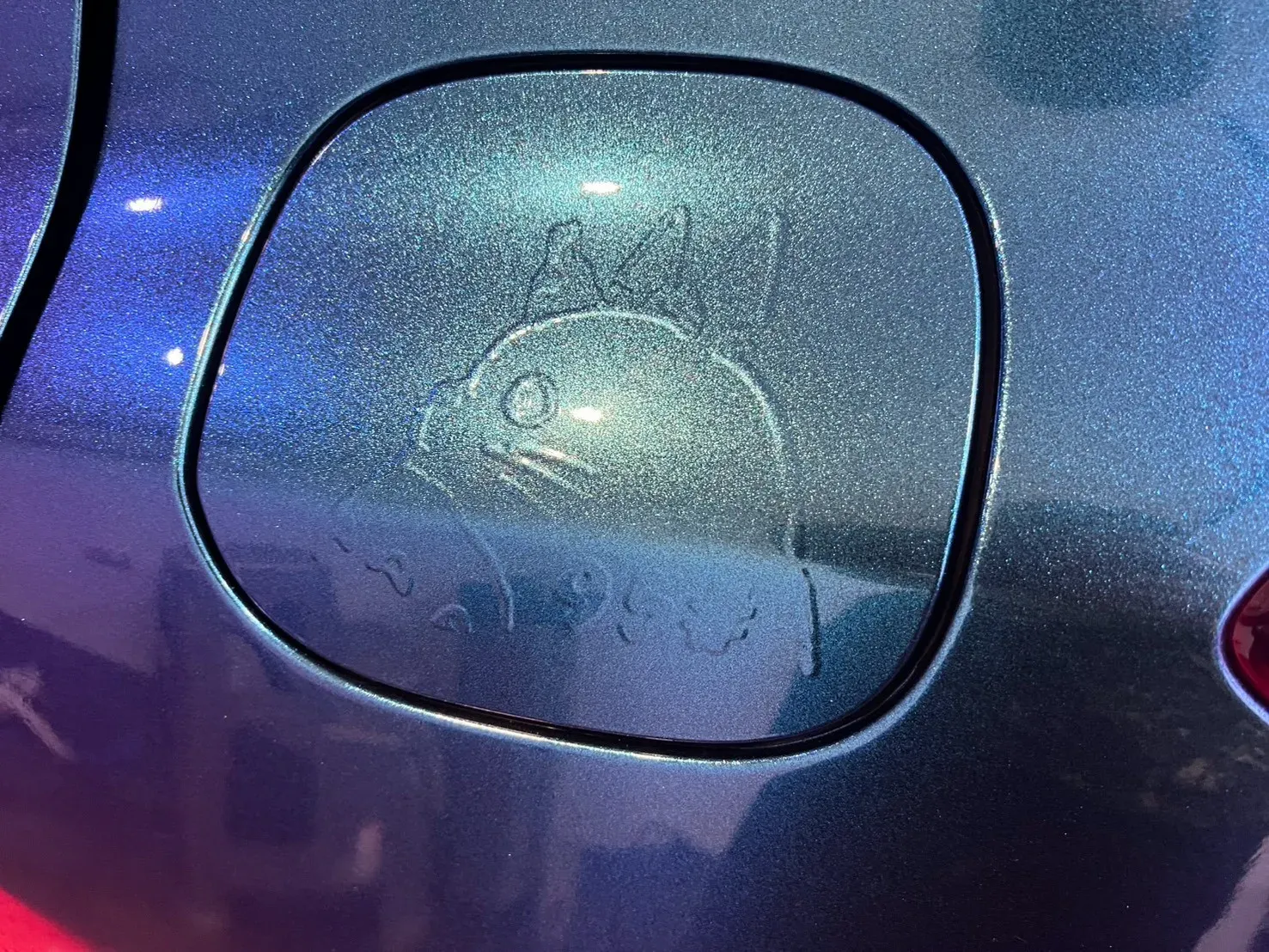 Ford Focus 油箱蓋膜面與圖案細節