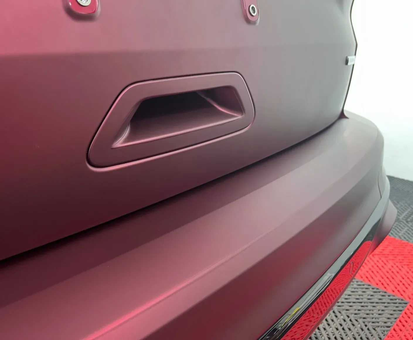 Ford Kuga 尾門把手內凹處改色膜包覆細節