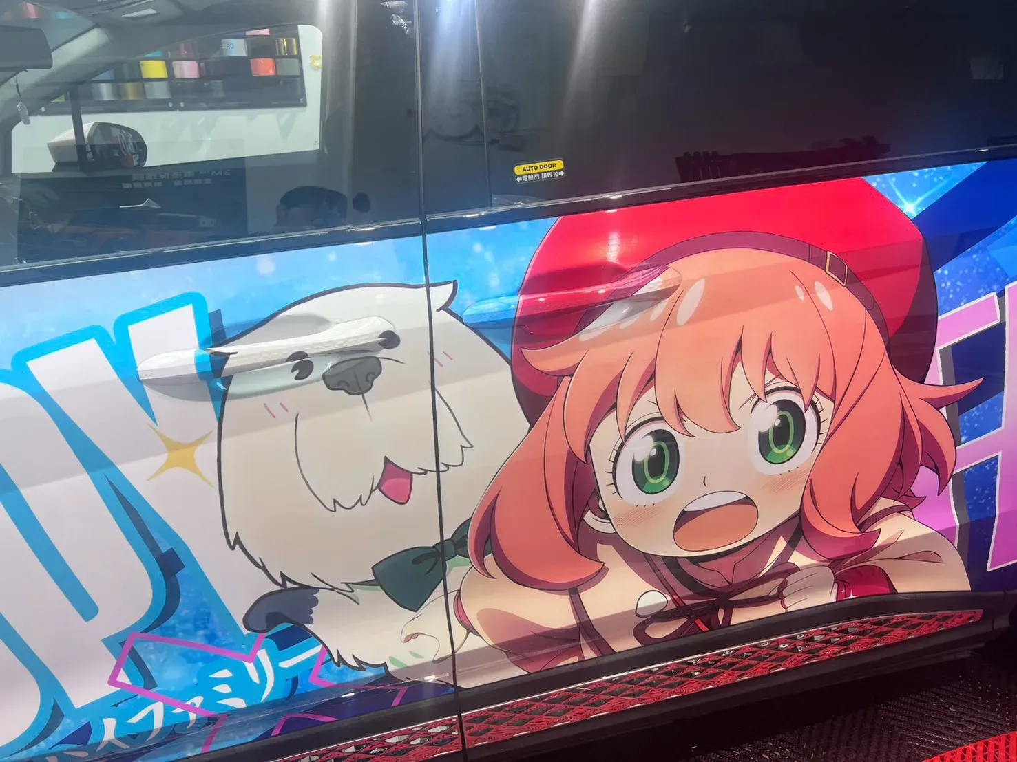 Hyundai Custin 車門把手周圍的彩貼包覆細節