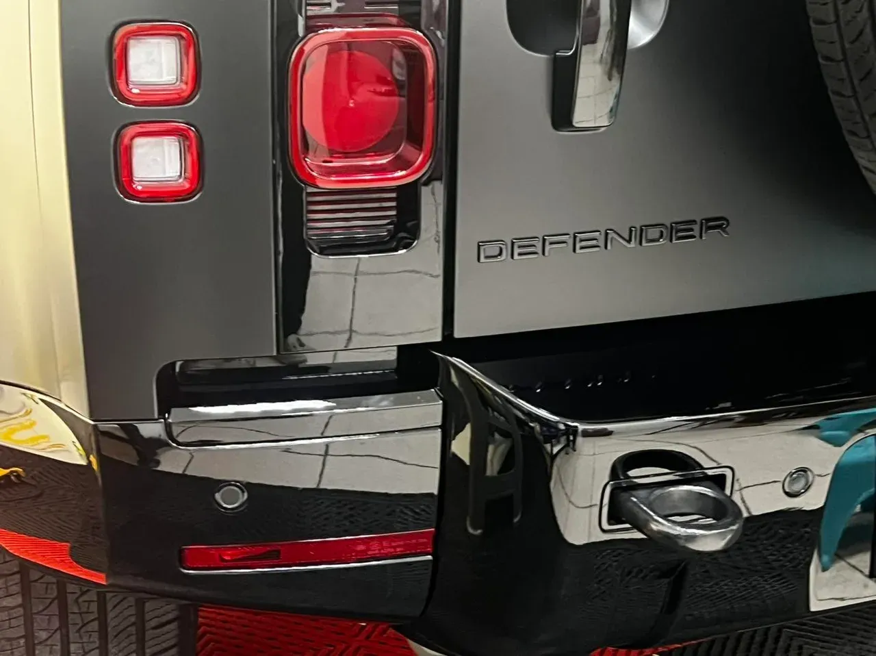 Land Rover Defender 消光黑車體覆膜完工實拍（1）