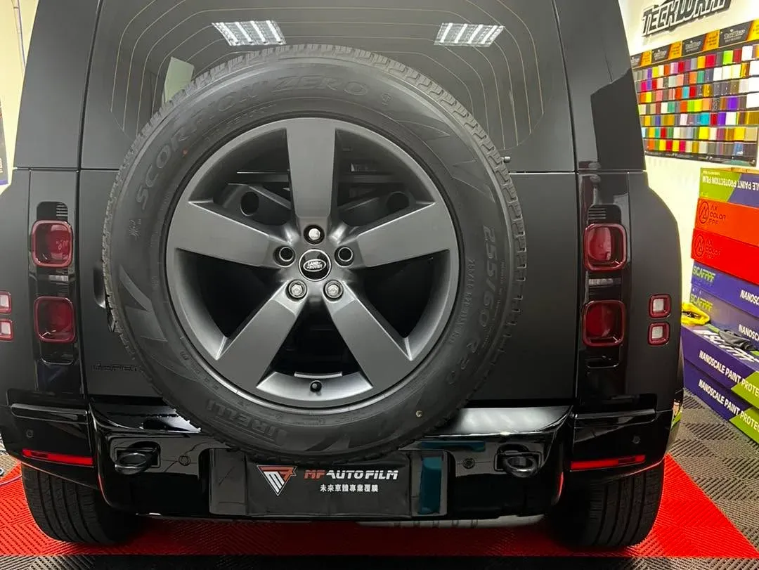 Land Rover Defender 消光黑車體覆膜完工實拍（2）
