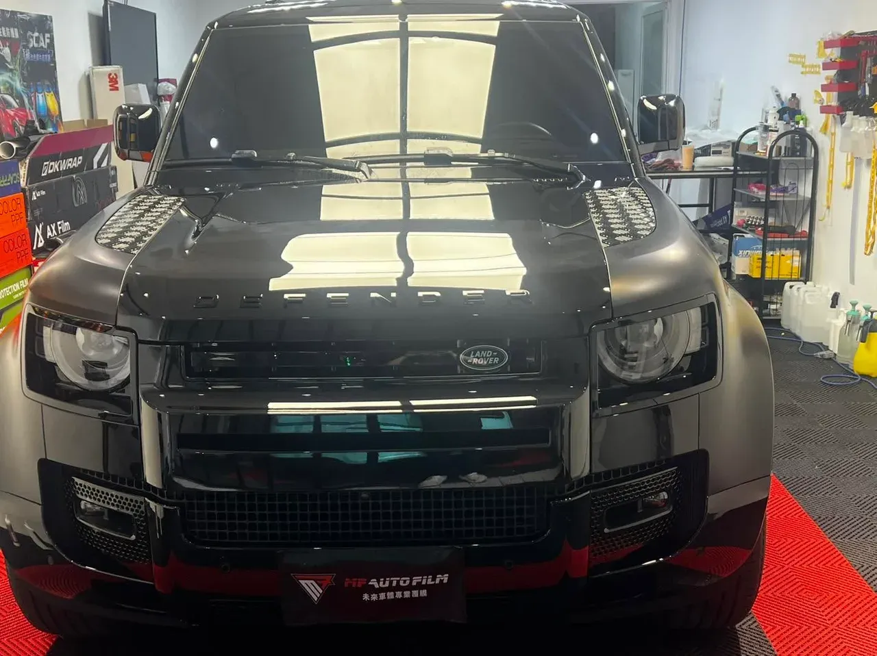 Land Rover Defender 消光黑車體覆膜完工實拍（4）