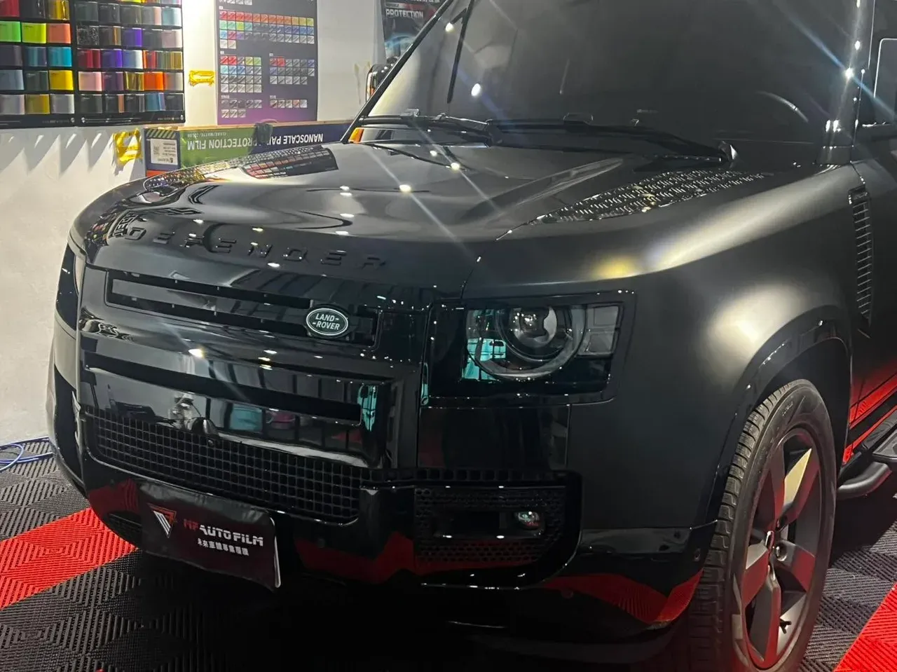 Land Rover Defender 消光黑車體覆膜完工實拍（6）
