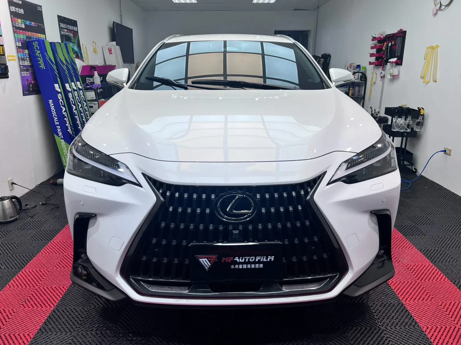 Lexus NX200 車頭正面完工照，透明犀牛皮全車包覆