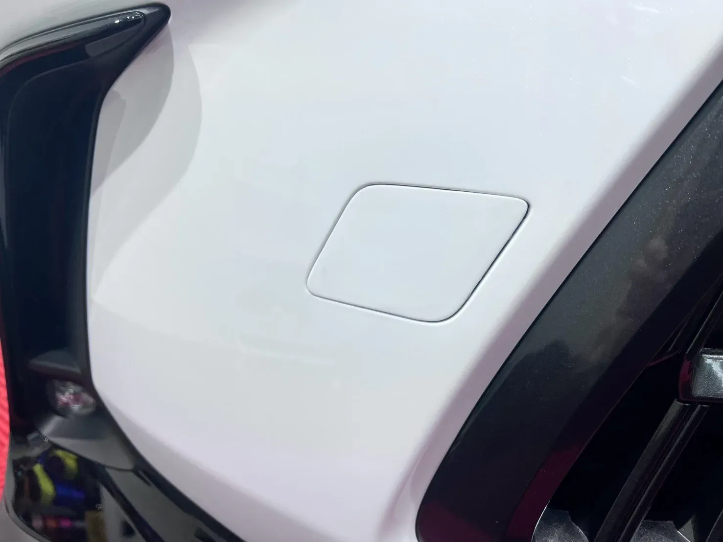 Lexus NX200 加油蓋與後葉子板的膜面收邊