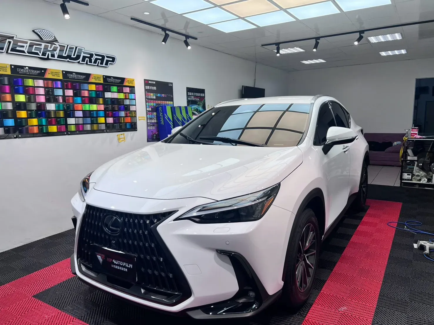 Lexus NX200 透明保護透明犀牛皮完工（前 45 度全車）