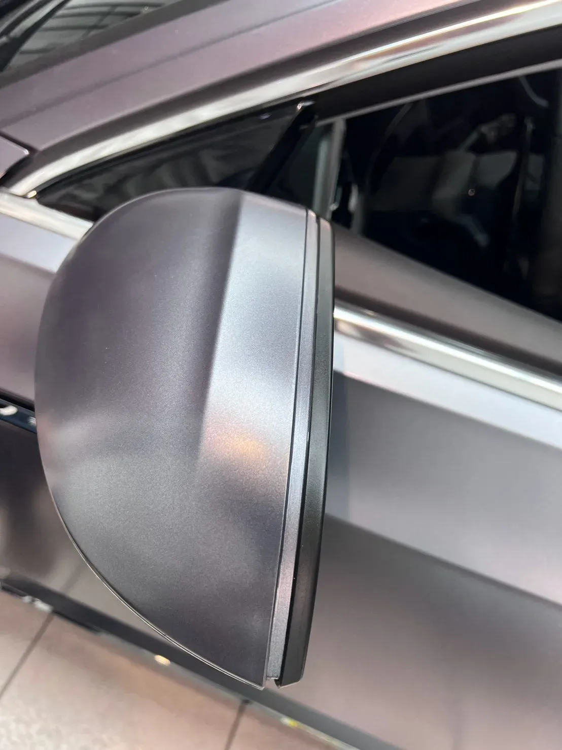 Volkswagen Arteon 後視鏡改色膜包覆收邊近拍