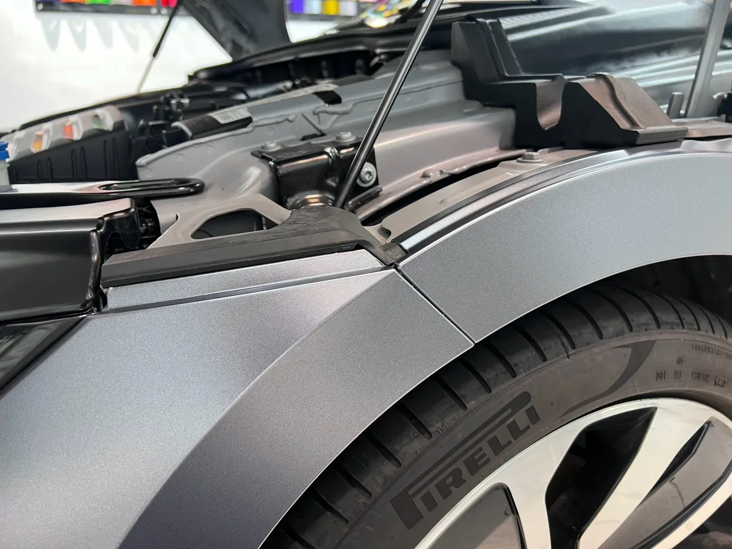 Volkswagen Arteon 引擎室側的葉子板與輪拱膜邊收邊